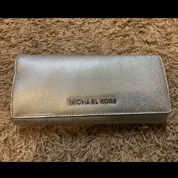 Michael Kors wallet - Picture 1 of 3